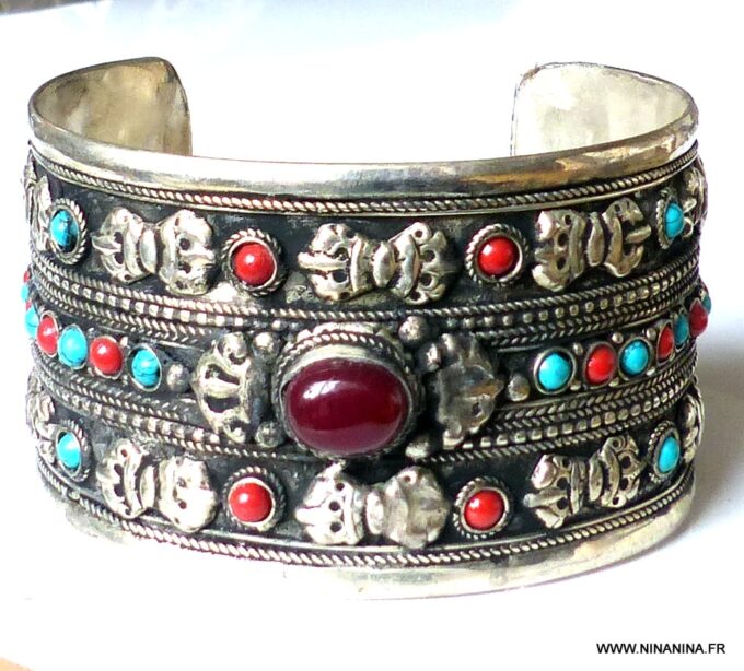 N6047 Bracelet manchette artisanal ethnique avec agate rouge ronde, turquoises et corail - Bijoux Bracelets en ligne Ninanina