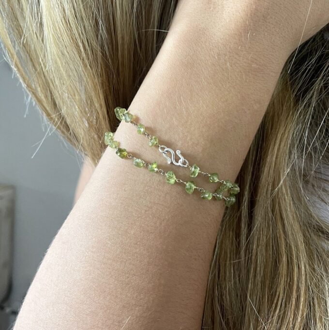 N6057b Bracelet Peridot vert pierre brute et infini argent massif - Bijoux Bracelets en ligne Ninanina