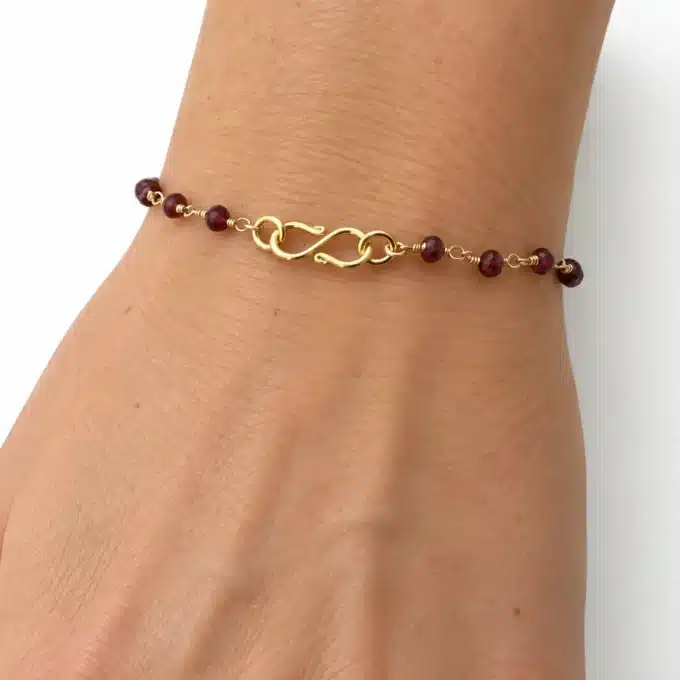 N6096i Bracelet grenat rouge femme fermoir symbole infini Plaqué Or – Bijoux Bracelets en ligne Ninanina