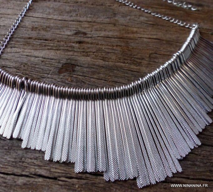 N6148c Collier plastron franges métal argenté - Bijoux Colliers en ligne Ninanina