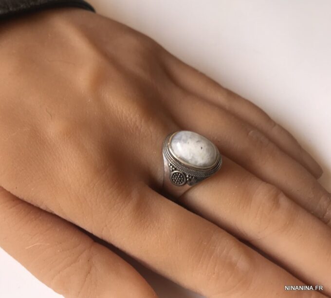 N6161y Bague homme pierre de lune ovale – chevalière argent - Bijoux Bagues en ligne Ninanina