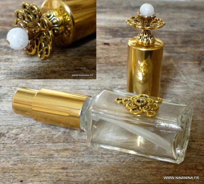 N6165b Atomiseur - Vaporisateur de parfum de sac verre, métal doré et pierre de lune - Accessoires Atomiseurs en ligne Ninanina Flacon de parfum rectangulaire original avec atomiseur pompe en métal doré - Accessoire artisanal fait main signé Ninanina
