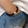 N6178a Bracelet strech perles onyx noir croix argent 925 massif - Bijoux Bracelets en ligne Ninanina