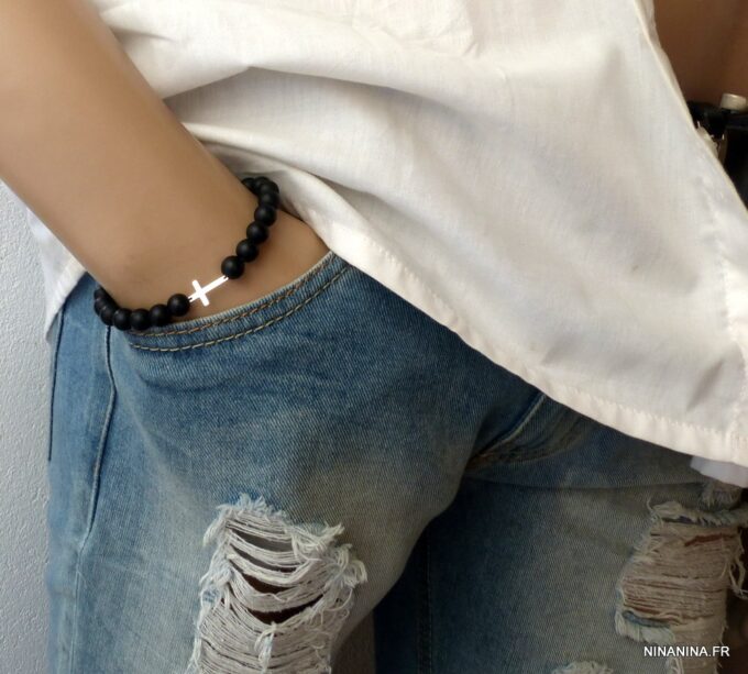 N6178e Bracelet strech perles onyx noir croix argent 925 massif - Bijoux Bracelets en ligne Ninanina