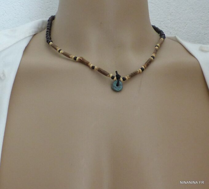 N6217a Collier Homme ethnique pendentif disque bleu turquoise perles bois - Bijoux Colliers en ligne Ninanina