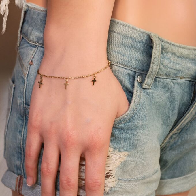 N6272 Bracelet fin avec plusieurs charms croix en Or Laminé (Plaqué Or 14 carats gold filled) artisanal - Bijoux bracelets fins en ligne Ninanina