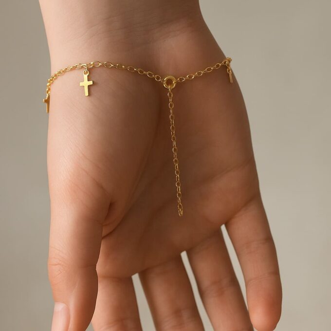 N6272b Bracelet fin avec plusieurs charms croix en Or Laminé (Plaqué Or 14 carats gold filled) artisanal - Bijoux bracelets fins en ligne Ninanina