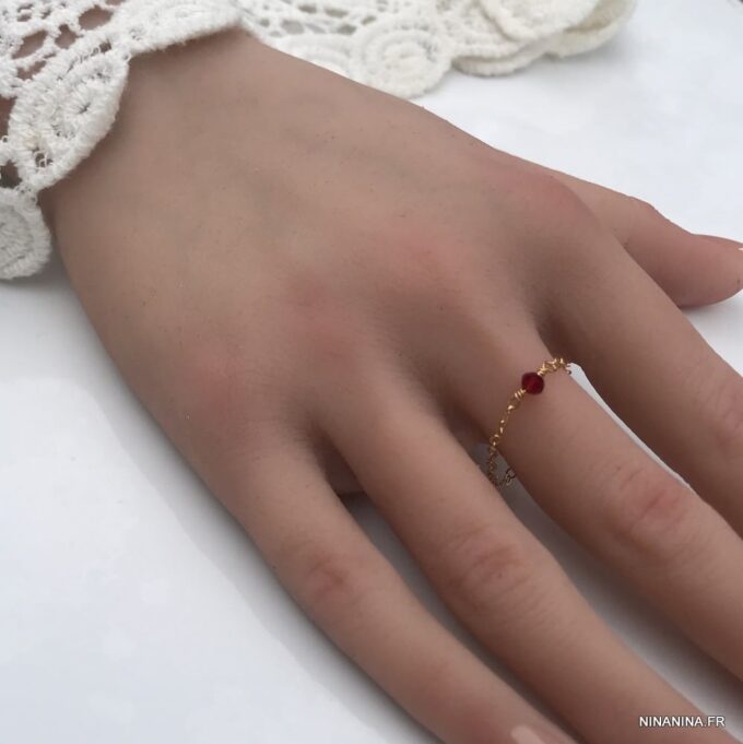 N6273c Bague fine chainette plaqué or Pierre Grenat rouge - Bijoux Bagues en ligne Ninanina