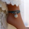 N6371e Bracelet de cheville ethnique cordon cuir et argent plaqué - Bijoux Bracelets en ligne Ninanina
