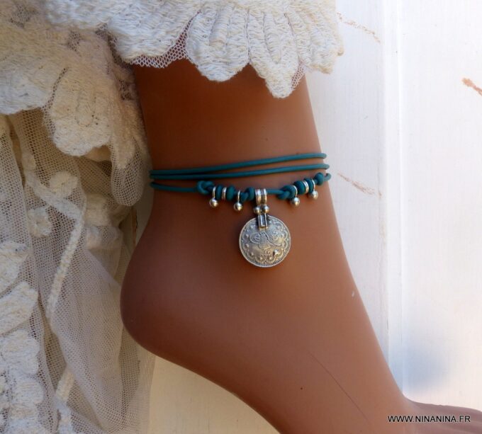 N6371e Bracelet de cheville ethnique cordon cuir et argent plaqué - Bijoux Bracelets en ligne Ninanina