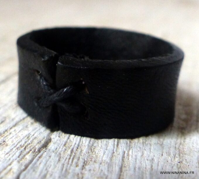 N6447c - Bague cuir femme et homme artisanale noire - Bijoux Bagues en ligne Ninanina