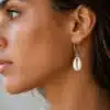 N6454 - Boucles d'oreilles créoles coquillage cauri - Bijoux boucles d oreilles en ligne Ninanina