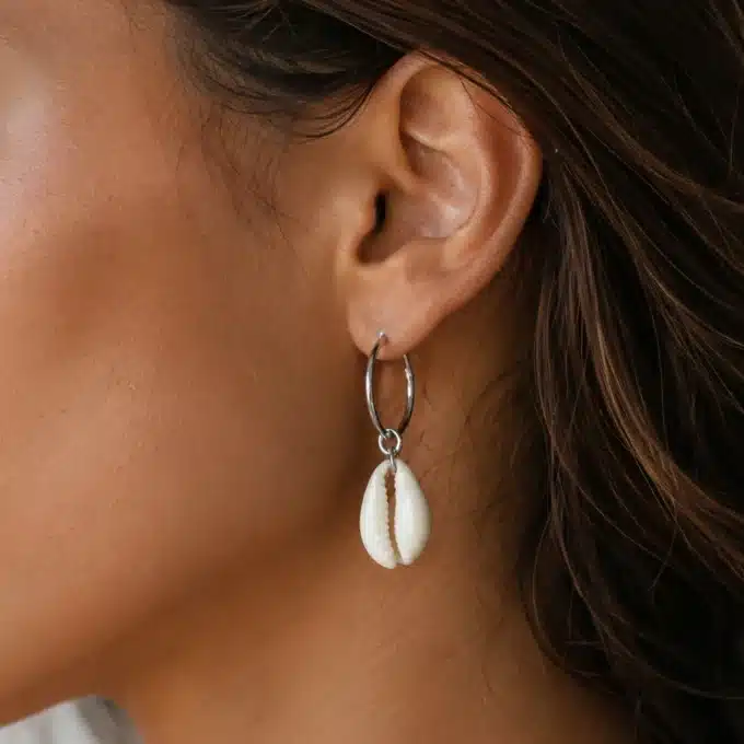 N6454a - Boucles d'oreilles créoles coquillage cauri - Bijoux boucles d oreilles en ligne Ninanina