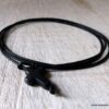 N6477a Bracelet de cheville homme croix noire cordon cuir - Bijoux Bracelets en ligne Ninanina
