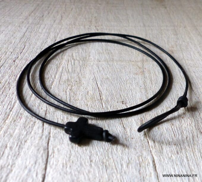 N6477f Bracelet de cheville homme croix noire cordon cuir - Bijoux Bracelets en ligne Ninanina