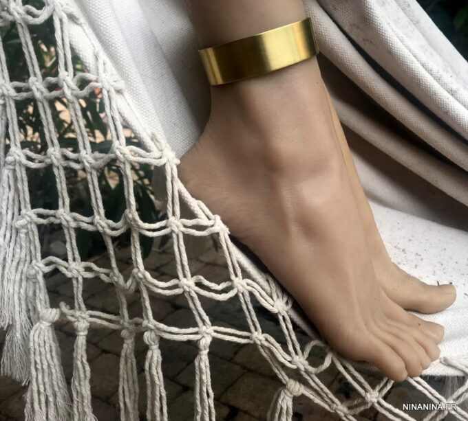 N7205k Bracelet de cheville large tribal laiton doré pour femme - Bijoux de pîed en ligne Ninanina