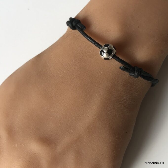 N7278b Bracelet foot ballon noir et blanc cordon réglable - Bijoux Bracelets en ligne Ninanina