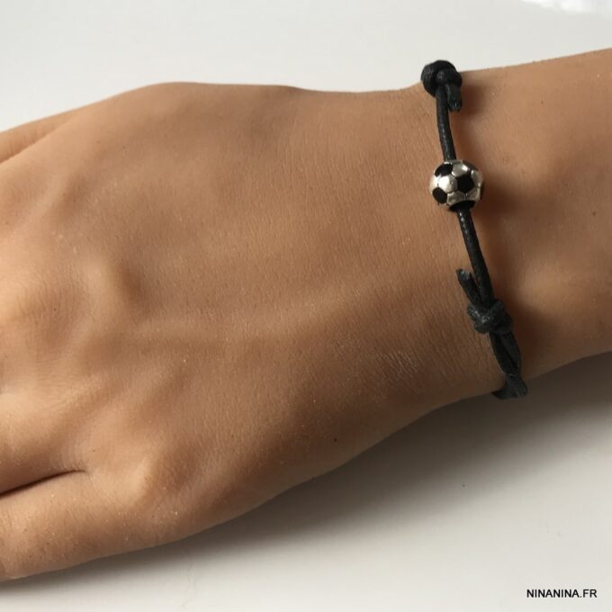 N7278e Bracelet foot ballon noir et blanc cordon réglable - Bijoux Bracelets en ligne Ninanina