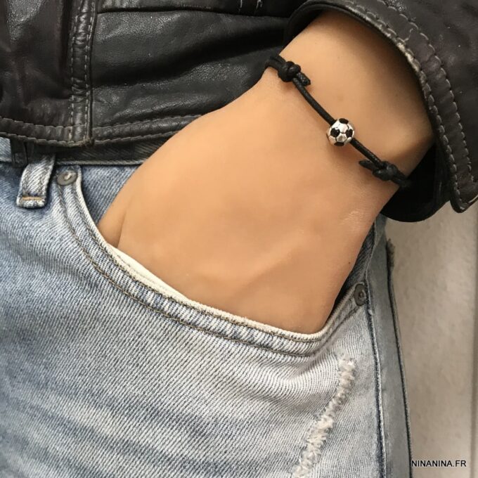 N7278f Bracelet foot ballon noir et blanc cordon réglable - Bijoux Bracelets en ligne Ninanina