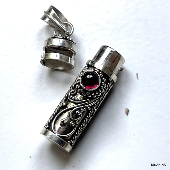 N7302a Bijou urne funeraire Pendentif Argent 925 Grenat rouge - Bijoux funéraires argent en ligne Ninanina