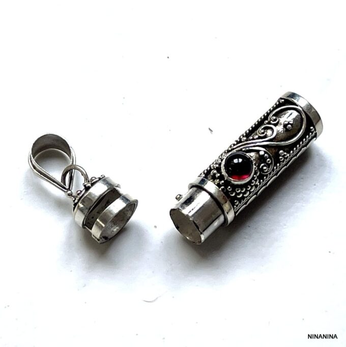 N7302b Bijou urne funeraire Pendentif Argent 925 Grenat rouge - Bijoux funéraires argent en ligne Ninanina