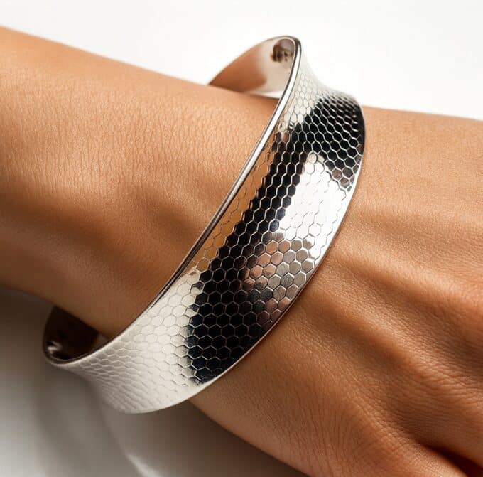 N805 Bracelet Manchette Femme Plaqué Argent Martelé Réglable – Design Aspect Peau de Serpent - Bijoux Bracelets manchettes en ligne Ninanina