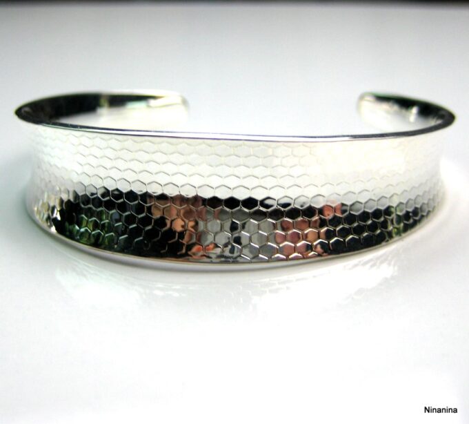 N805tera bracelet demi-jonc plaqué argent martelé