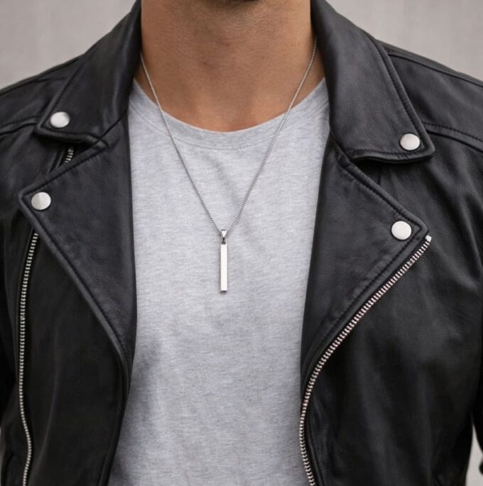 N8557c Collier homme artisanal pendentif barre et chaine maille carrée plaqué argent - Bijoux colliers hommes en ligne Ninanina