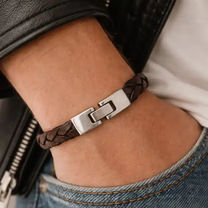 N8585c Bracelet Cuir Plat Tressé Marron Et Fermoir Rectangulaire Argenté - Bijoux Bracelets hommes en ligne Ninanina