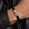N8587c Bracelet homme lacet cuir plat lisse marron et fermoir rectangulaire acier argenté - Bijoux Bracelets hommes en ligne Ninanina