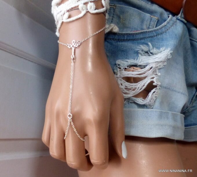 N6473c - Bracelet bague - chaine de main argent symbole croix - Bijoux Bracelets en ligne Ninanina