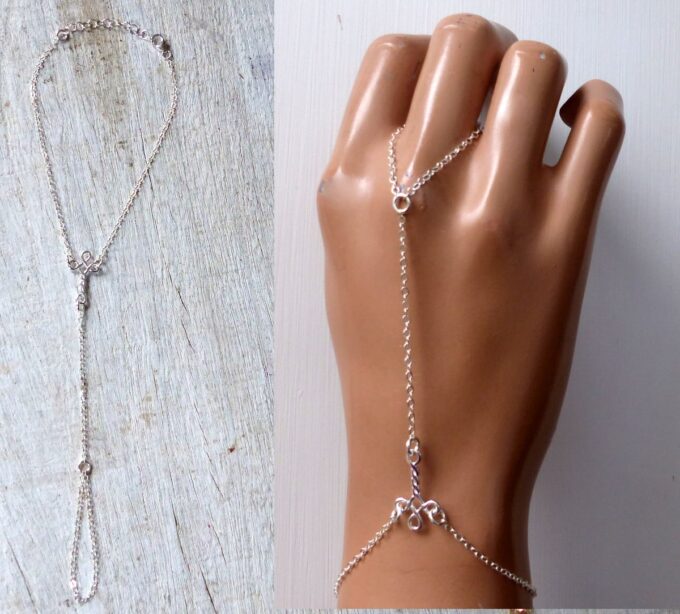 N6473d - Bracelet bague - chaine de main argent symbole croix - Bijoux Bracelets en ligne Ninanina