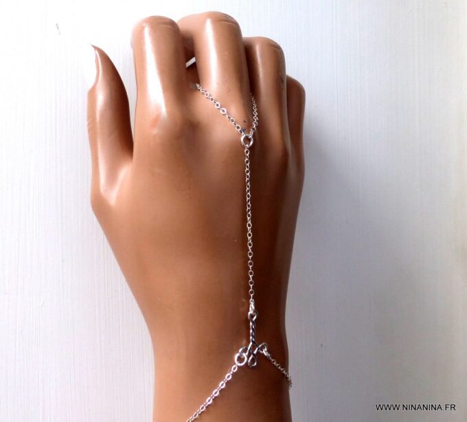 N6473e - Bracelet bague - chaine de main argent symbole croix - Bijoux Bracelets en ligne Ninanina