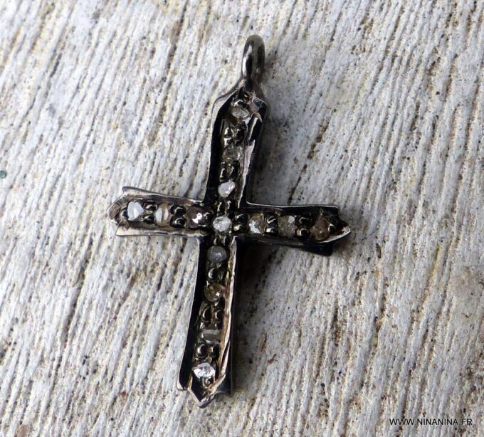 N6507d Pendentif croix femme diamant argent noir - Bijoux Pendentifs en ligne Ninanina