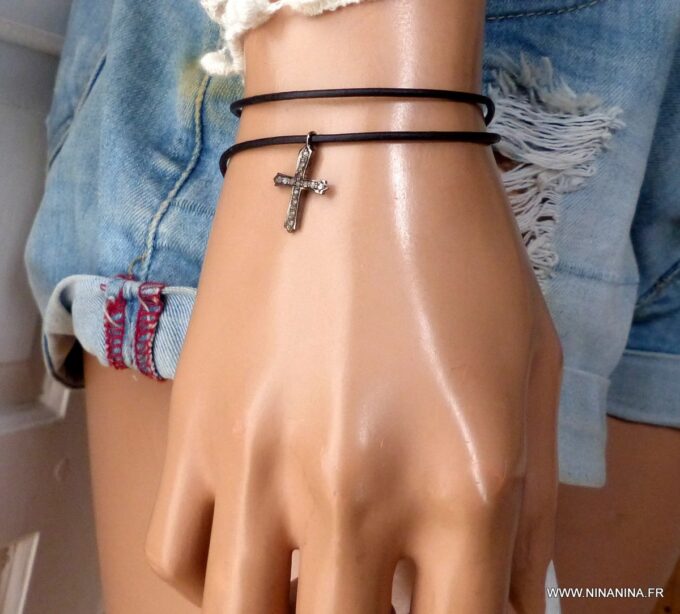 N6509a Bracelet diamant femme pendentif croix diamants argent noir - Bijoux Colliers en ligne Ninanina