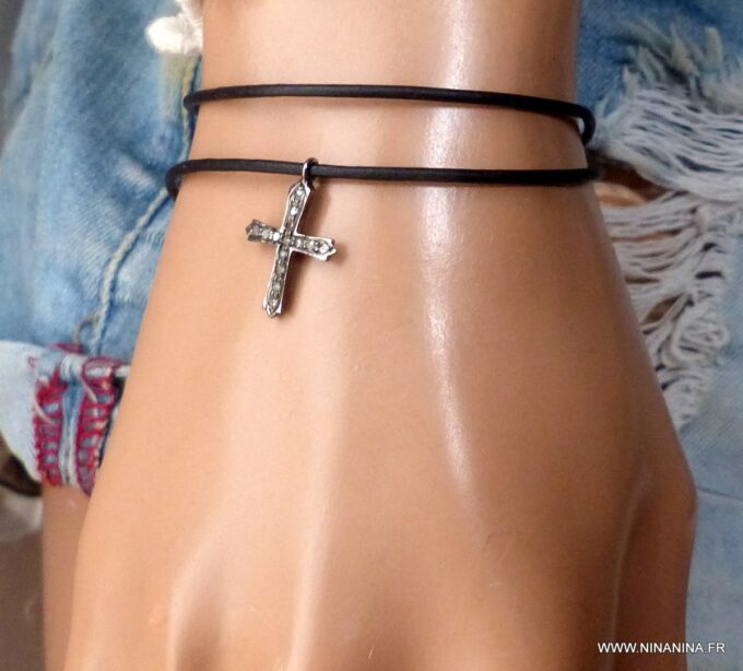 N6509h Bracelet diamant femme pendentif croix diamants argent noir - Bijoux Colliers en ligne Ninanina