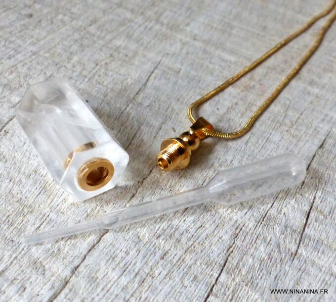 N6412a Collier femme plaqué or pendentif mini flacon de parfum en cristal de roche véritable - Bijoux colliers en ligne Ninanina