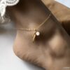 N6544 Chaine cheville plume plaqué or et perle pierre de lune femme - Bijoux de pied en ligne Ninanina