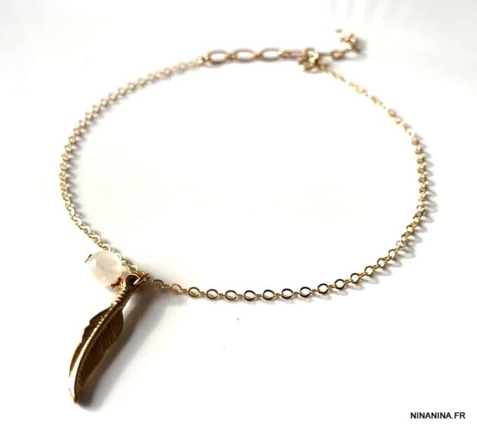 N6544a Chaine cheville plume plaqué or et perle pierre de lune femme - Bijoux de pied en ligne Ninanina