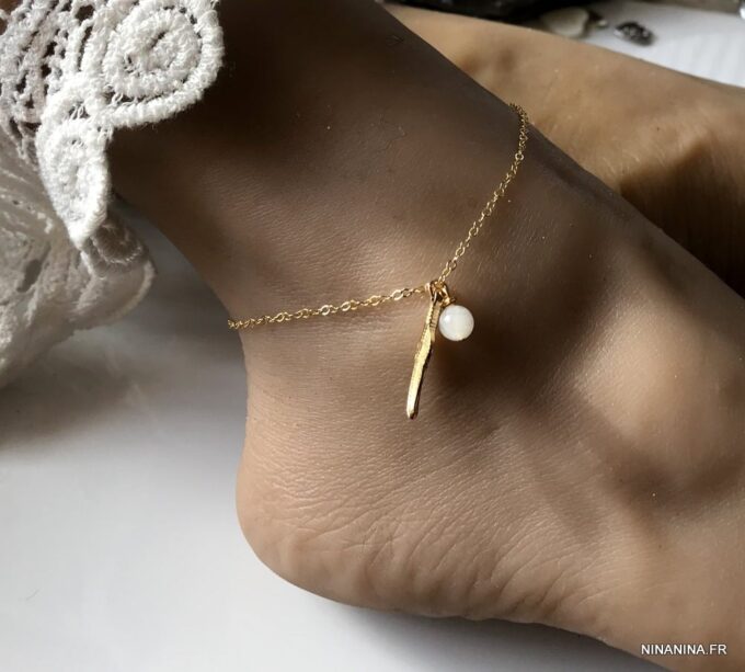 N6544e Chaine cheville plume plaqué or et perle pierre de lune femme - Bijoux de pied en ligne Ninanina
