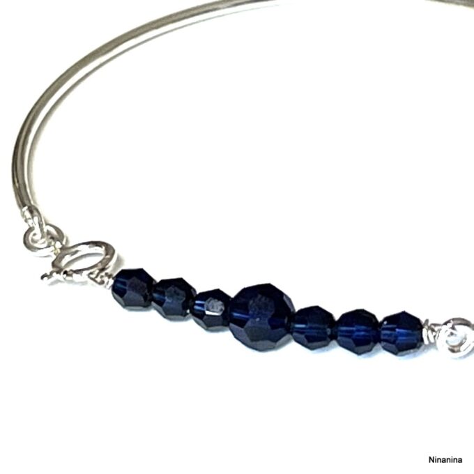 N6563 Bracelet jonc swarovski fin argent 925 et perles à facettes en cristal bleu nuit - Bijoux bracelets joncs en ligne Ninanina