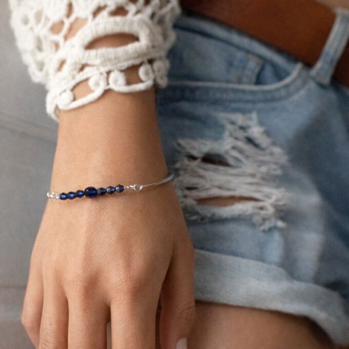 N6563e Bracelet jonc swarovski fin argent 925 et perles à facettes en cristal bleu nuit - Bijoux bracelets joncs en ligne Ninanina