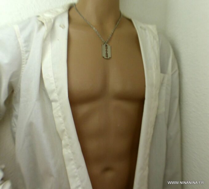 N2480B Collier pendentif lame de rasoir Acier argenté homme - Bijoux Colliers en ligne Ninanina