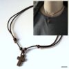 N6620f Collier homme croix en bois sur cordon cuir ajustable - Bijoux Colliers religieux hommes cuir en ligne ninanina