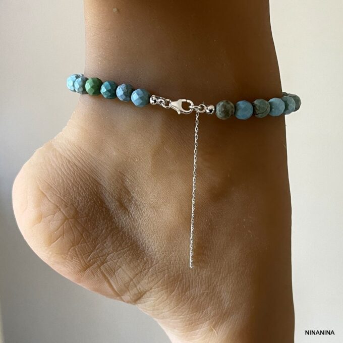 Bracelet de cheville femme avec perles à facettes bleu turquoise et fermoir mousqueton et chainette de réglage en argent 925 fait main - Bijou artisanal élégant