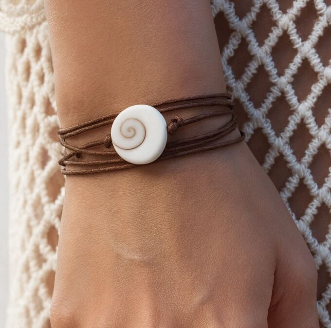 N6742 Bracelet cordon oeil de sainte lucie porte bonheur fait main en france - Bijoux Bracelets coquillages en loigne Ninanina