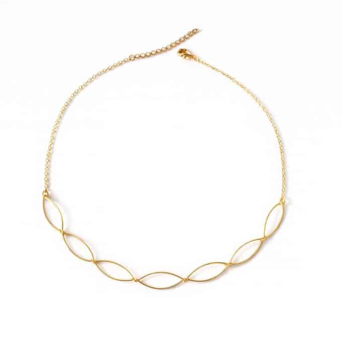 N6749d Collier ras de cou acier doré artisanal - motif losange pour femme - Bijoux Colliers en ligne Ninanina