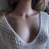 N6789a Ras de cou Swarovski pendentif goutte et Argent 925 - Bijoux Colliers femmes en ligne Ninanina Bijou féminin : ras de cou en argent 925 avec pendentif goutte Swarovski porté - Accessoire artisanal chic fait main
