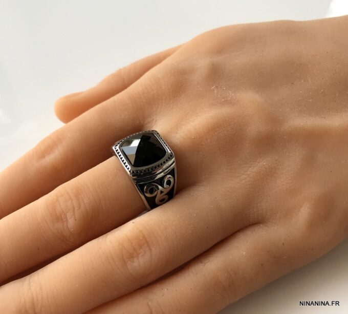 N6839 Chevaliere triskel homme acier argent et pierre noire - Bijoux Bagues hommes en ligne Ninanina