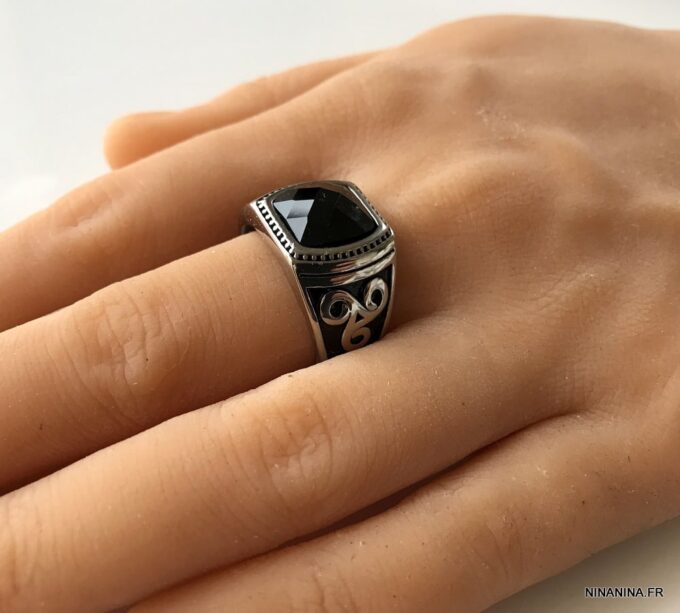 N6839c Chevaliere triskel homme acier argent et pierre noire - Bijoux Bagues hommes en ligne Ninanina